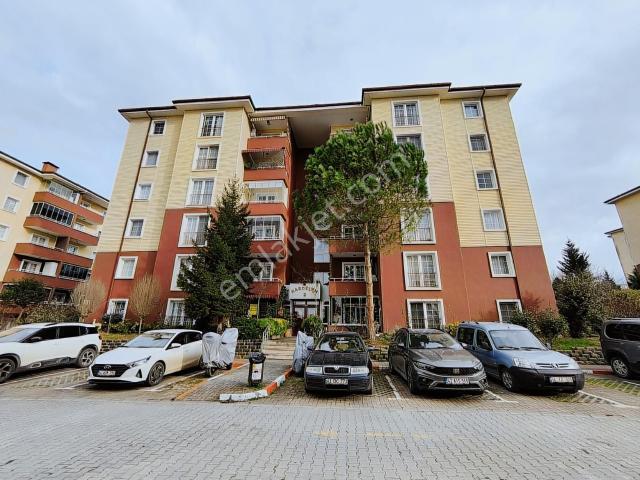 Remax hür Fatma Yıldız Dan Baytur Sitesinde Satılık 3+1