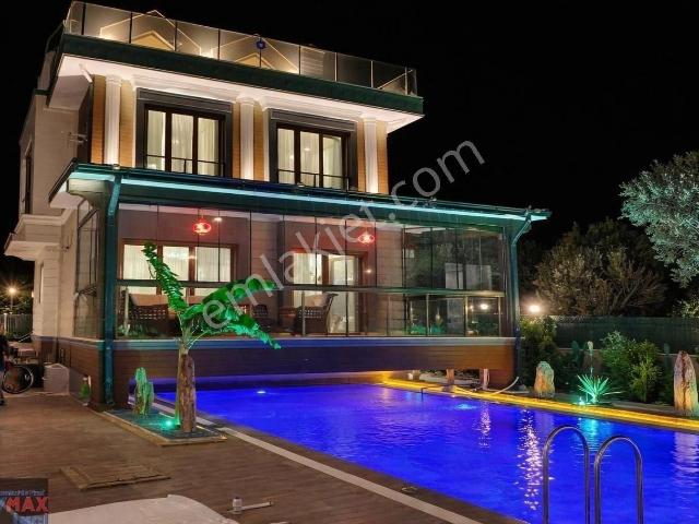 Re/max İnci'den Tahtakuşlarda Satılık Bahçeli Havuzlu Fourlex Villa