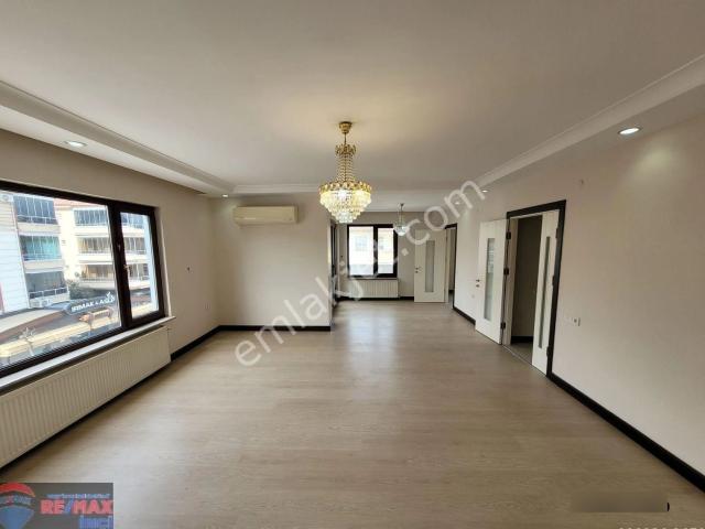 Remax İnci'den Teknik Lise Cd. Üzerinde 4+1 Kiralik Lüks Daire