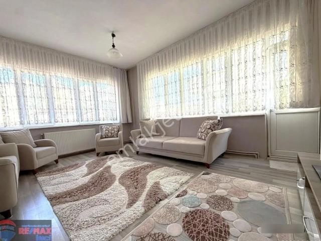 Re/max İnci'den Bahçelievler Merkez'de Kiralık Eşyalı 2+1 Daire