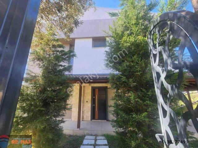 Re/max İnci'den Gömeç Karaağaç'ta Kiralık Deniz Manzaralı Müstakil Villa