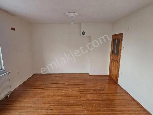 Re/max İnci'den Hasan Basri Çantay'da 3+1 Kiralık Ara Kat Daire