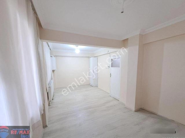 Re/max İnci'den Plevne Mah. Migros Arkasında Yenilenmiş Satılık 2+1 Daire