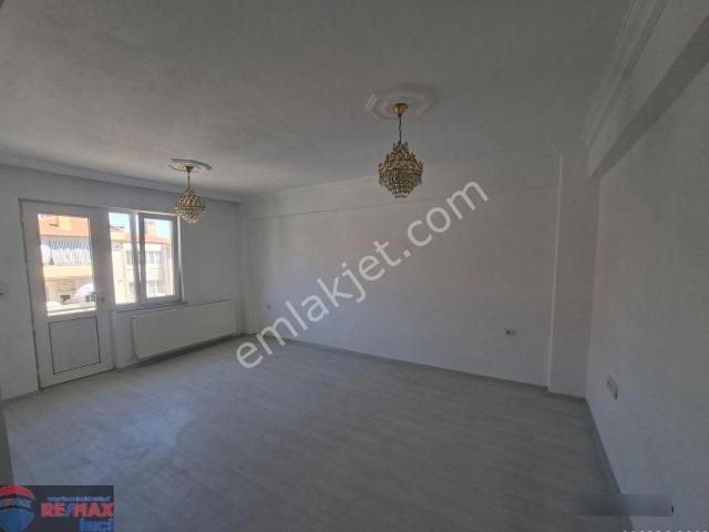 Re/max İnci'den Plevne Mah. Şehit Birol Koç Cad.'da 2+1 Kiralık Daire