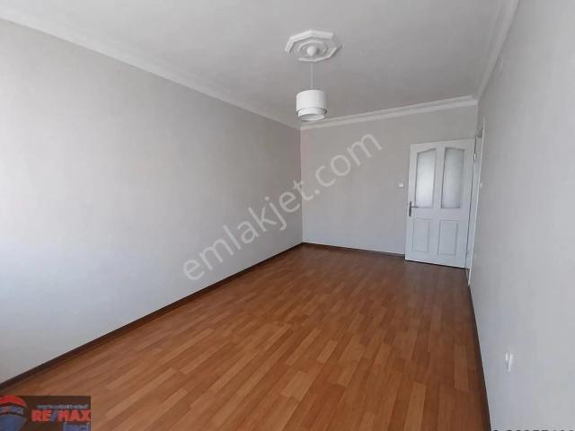 Re/max İnci'den Savaştepe Cad.'da 3+1 Geniş Kiralık Daire