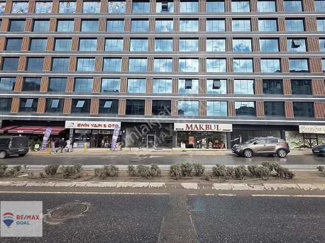 Remax Şirvan'dan Tuzla'da Ana Cadde Üzerinde Satılık Dükkan