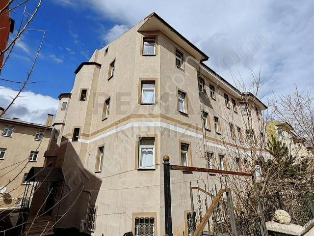 Re/max Kırmızı'dan Şükrüpaşa'da Satılık 3+1 Daire