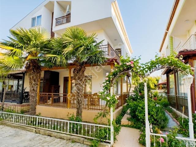 Re/max Kıyı'dan ^denize 120 Metre Mesafede Tripleks