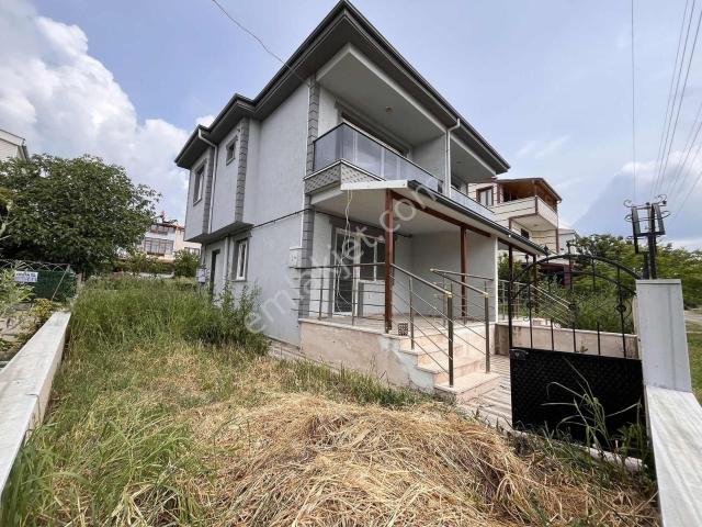 Re/max Kıyı Dan Satılık 2+1 Aqua Park Arkasında Geniş Bahçeli
