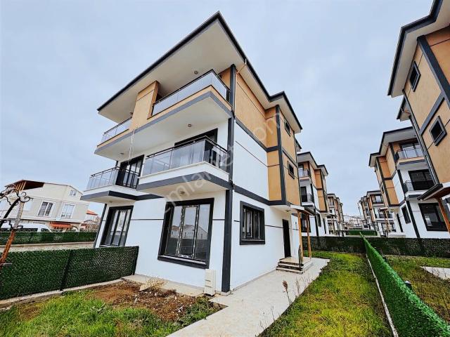 Re/max Kıyı Dan Satılık 4+1 Sağlık Ocağı Arkasında İskanlı