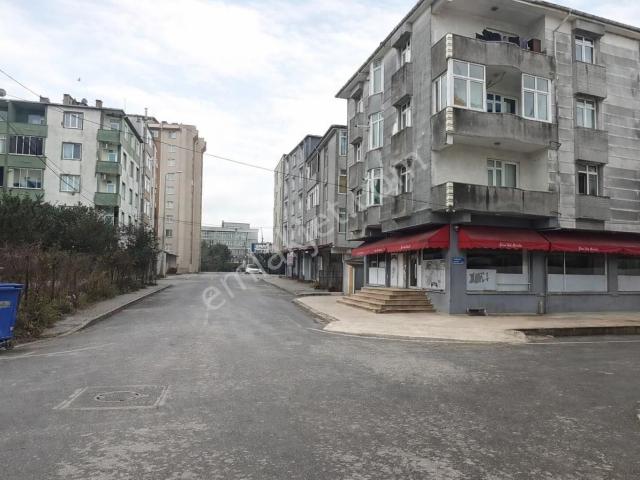 Remax Land' Ten Kapaklı Inönü Mah. Merkezı Konumda Satılık İşyeri