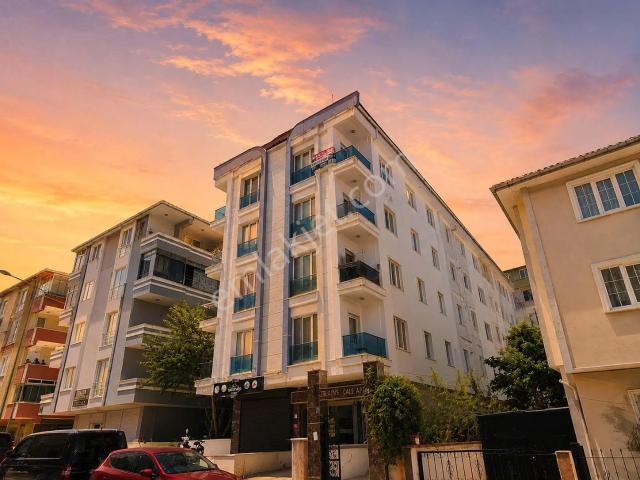 Remax Land'den Fevzipaşa'da Ferah 3+1 İskanlı Daire
