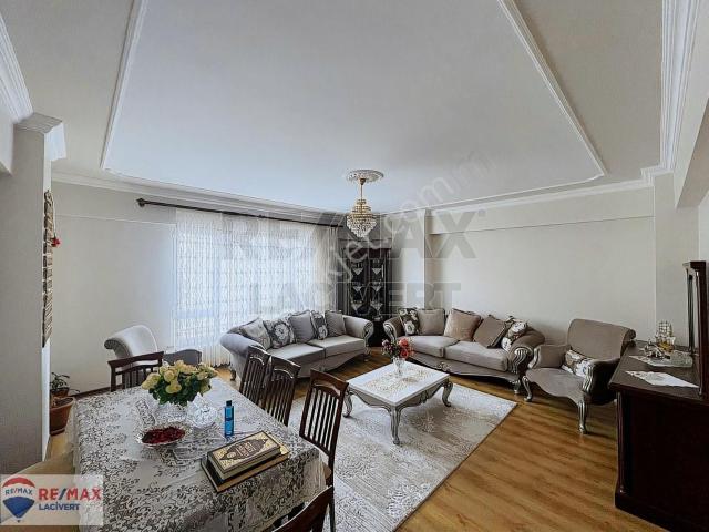 Re/max Lacivert'ten Kayakyolu'nda Satılık 3+1 Daire