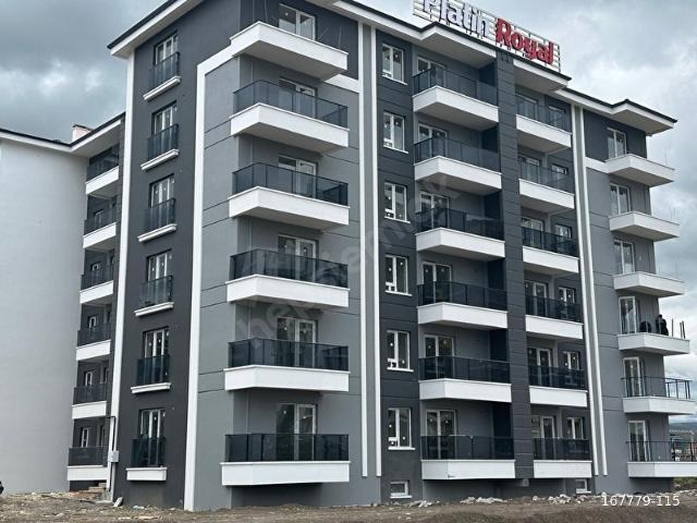 REMAX LEVELDEN ESENBOĞADA HAVUZLU SİTEDE 1+1 SATILIK DAİRE