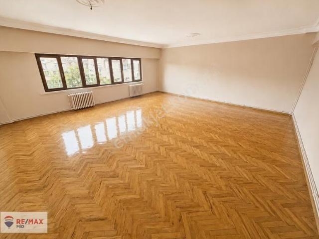 Remax Mıd 'den Çarşı Merkezde 3+1 Arakat Asansörlü Satılık