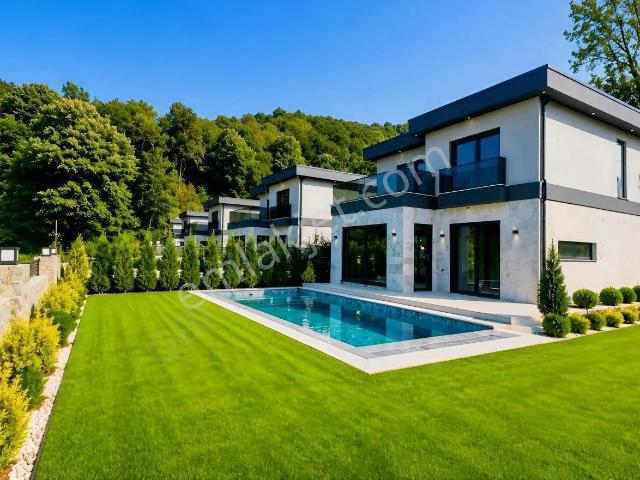 Remax Mavi Murat Gençler'den Sapanca'da Müstakil Havuzlu Villa