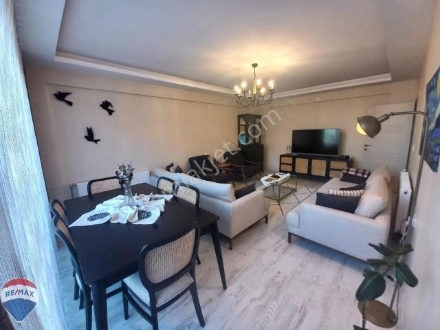Remax Mavi istiklal Fırtına Sit Nezih Aile Apt.geniş Yüksekgiriş