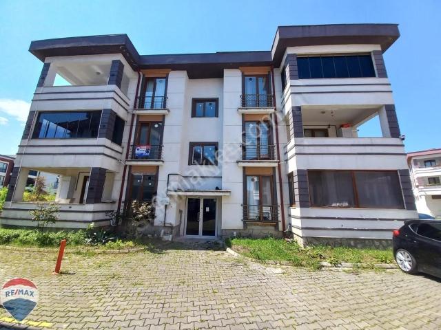 Remax Mavi yazlık Birandyuvam Geniş Bahçeli İskanlı Arakat 2+1