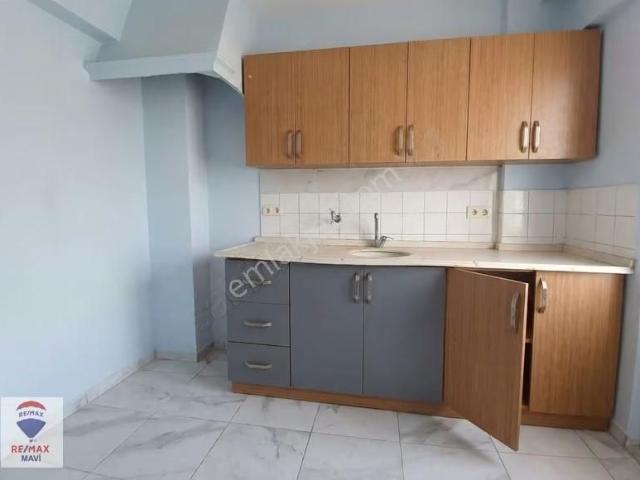 Remax Mavi'den Adapazarı'nda Merkezi 3+1 Kiralık Dairemiz