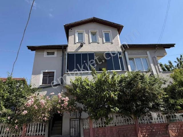 Remax Mavi'den Arifiye Neviye Komple Ticari + Konut Binası