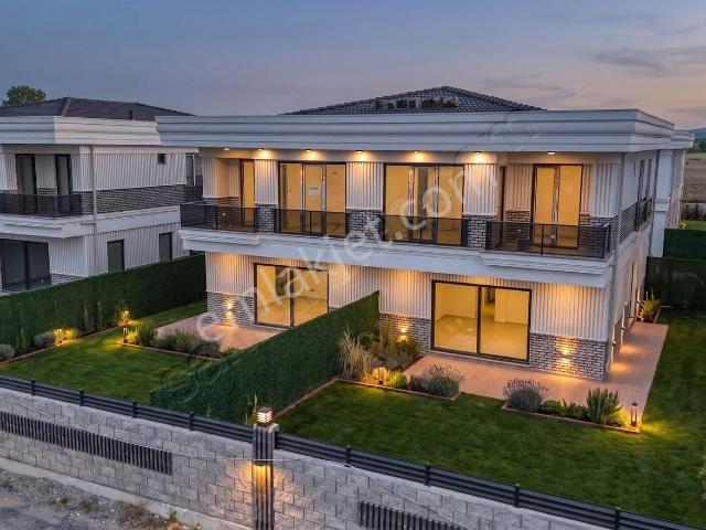 Remax Mavi'den Berke Premium Garden'da Havuzlu,5+1 Sıfır Villla