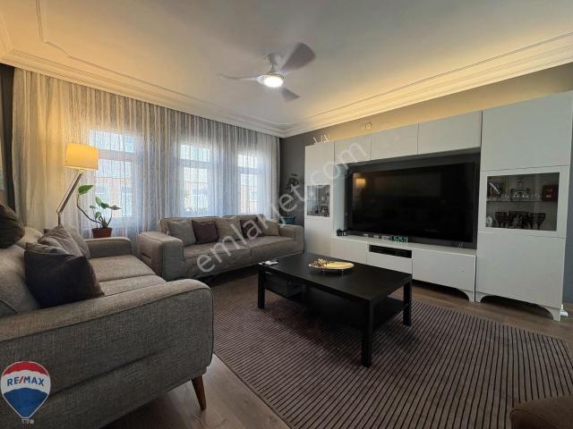 Remax Mavi'den Serdivan'da Müstakil Kullanımlı Satılık Villa