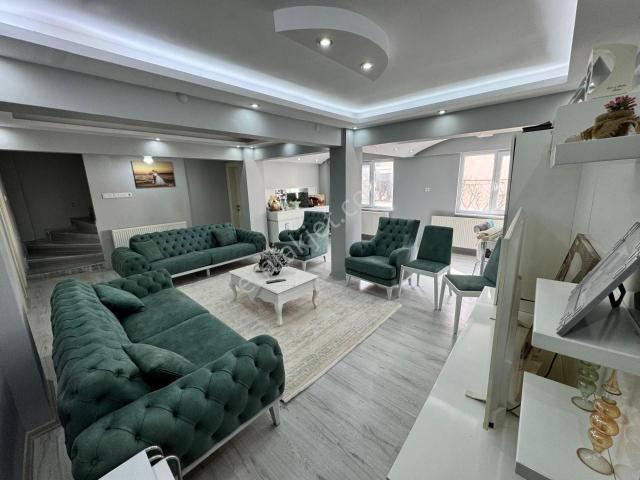 Remax Mid' Den Kuvay i Milliye Mh.'de Satılık 4+1 Tripleks Villa