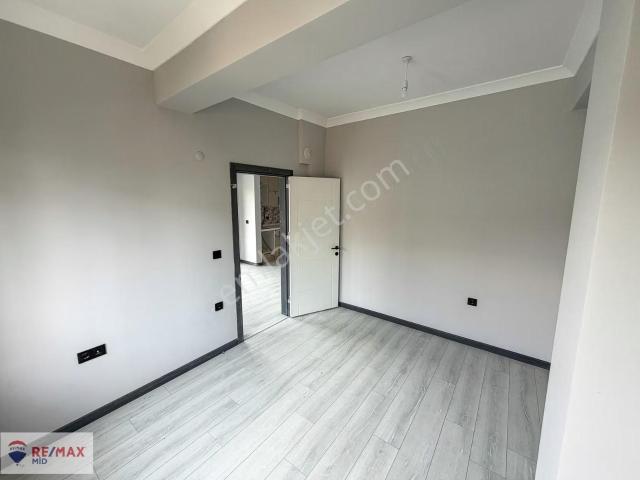 Re/max Mid'den Paşaalanında Satılık 2+1 Daire