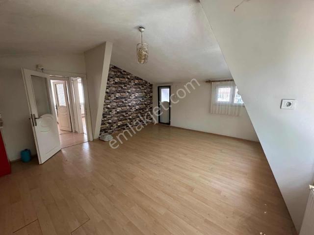 Remax Motto Arda Doğan'dan Kiralık Serdivan Merkez'de 3+1 Daire