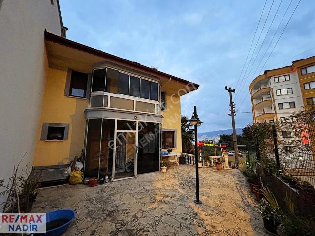 Remax Nadir'den Yalıköy'de Eşsiz Deniz Manzaralı Satılık Villa