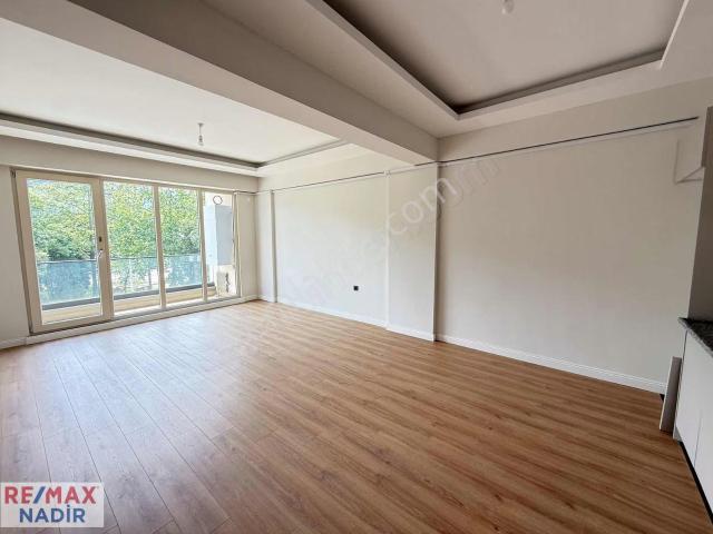 Re/max Nadirden Aksu Plazada Hastane Karşısı 1+1 Satılık Daire