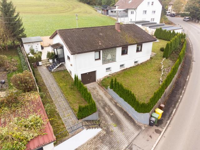 RE/MAX: BESICHTIGUNGSTERMINE AM Mi den 19.03.25,MÖGLICH! EFH in VS Mühlhausen renovierungsbedürftig