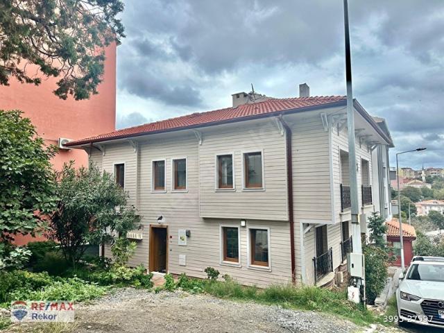 REMAX REKOR ELİF GÜMRAH ŞİLE MERKEZ BELEDİYE YANI MÜSTAKİL EV
