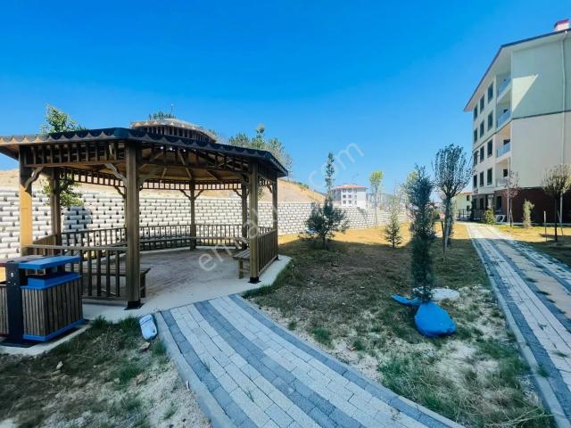 Re/max Selhattin'den Maltepe Toki Atış Okulun'da 2+1 Daire