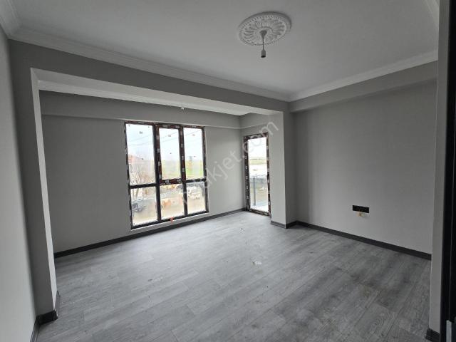 Remaxland Den Çorlu Hatip'te Kapalı Mutfaklı 1+1 Kiralık Daire