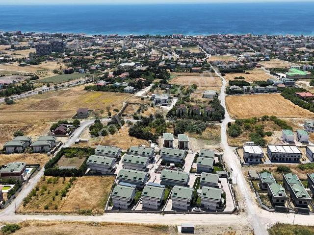 Remaxten Kumburgaz Gişe Yakınında Deniz Manzaralı Lüks Villalar