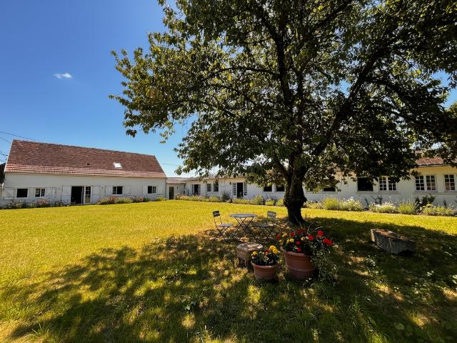 Remilly sur Tille, Maison avec terrain et dépendance