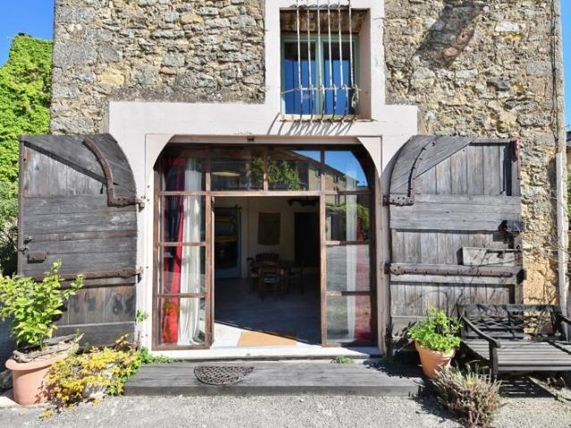 Maison d'artiste au cœur d'un authentique village