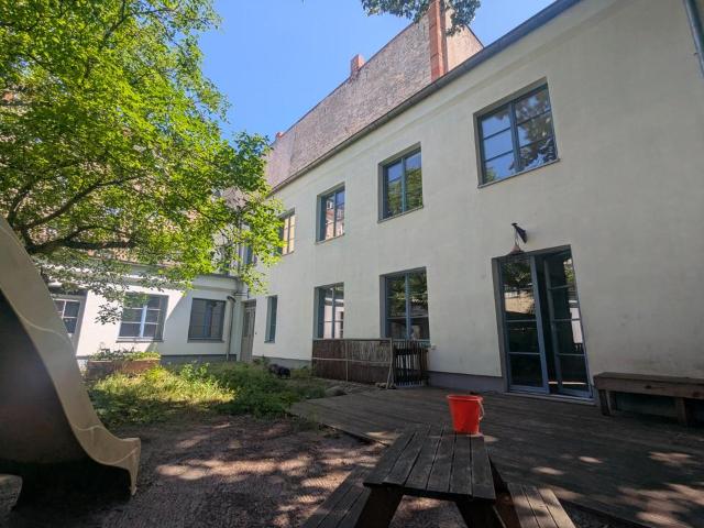 Remise in Tempelhof 200qm Wohnen und 100qm Gewerbe Hinterhof