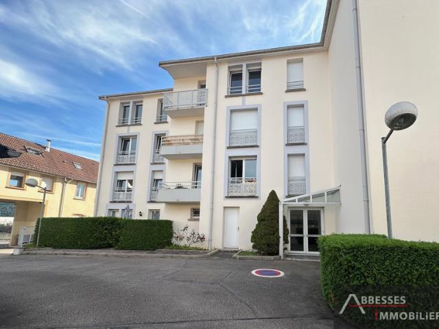 REMIREMONT: Appartement F4 avec balcon dans résidence avec