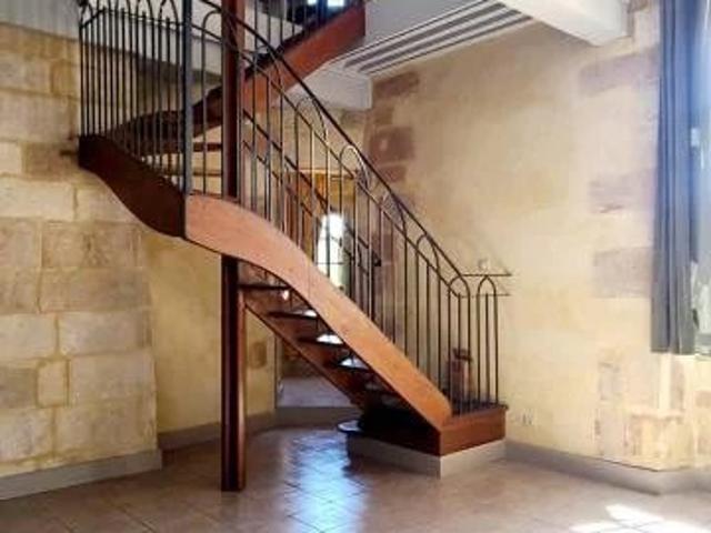 Remoulins, appartement duplex dans château, 3 pièces avec parking privé