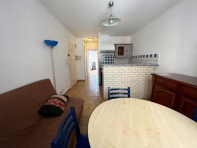 REMOULINS APPARTEMENT T2 RDC MEUBLE AVEC EXTERIEUR