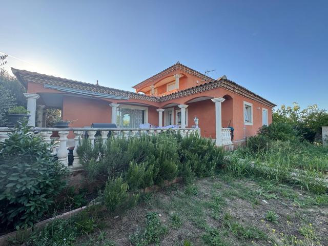 REMOULINS Maison 5 pièces 162m2 avec terrasse et jardin
