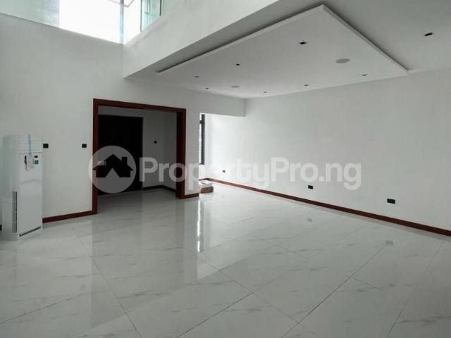 Rent Newly Built 5 Bedroom Fully Detached Duplex With Bq in Lekki Phase 1, Lekki Lagos 2MQGQ | PropertyPro Nigeria