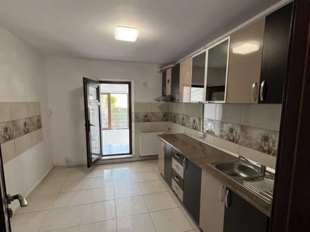 Rent of apartment 4 rooms, unfurnished 100 sqm beautiful, Iași