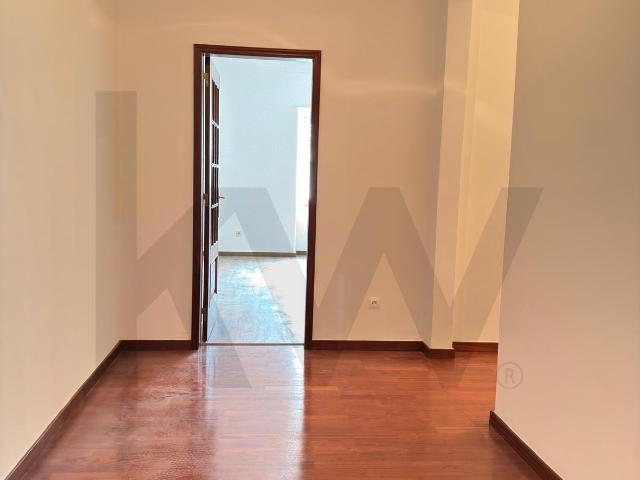 Rent a 3 bedroom apartment 4 bedrooms, with lots of cachet, in Campo de Ourique, Lisbon!