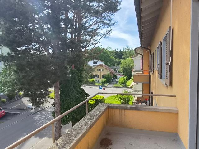 Rent a 2 rooms apartment in Brügg Flatfox