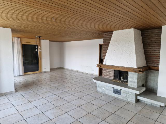Rent a 7 ½ rooms single house in Gampelen Flatfox
