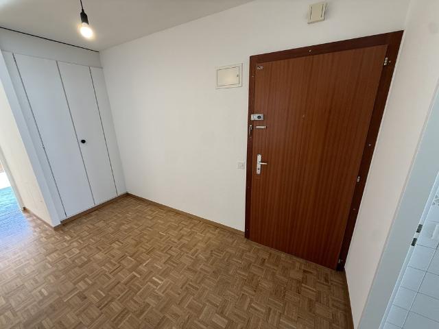 Rent a 4 rooms apartment in Les Acacias Flatfox