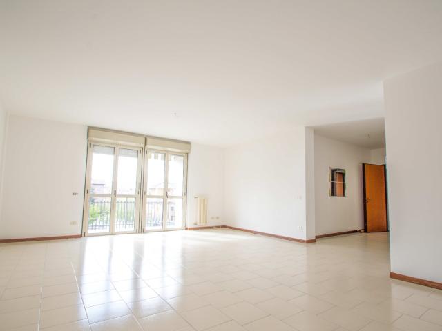 Rent a 4 rooms apartment in Luino Flatfox